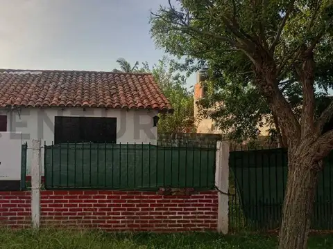 Casa en Venta. Calle Ecuador entre Saenz Peña y Quintana, Ensenada.
