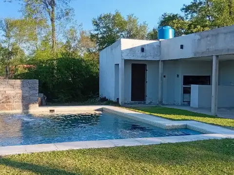 Casa con Quincho en Ayres de Colonia!