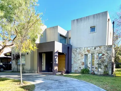 Venta Casa en Barrio San Matías, Escobar, en dos plantas sobre lote de 785 m²