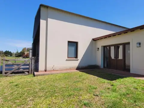 Casa 3 ambientes con 2 baños