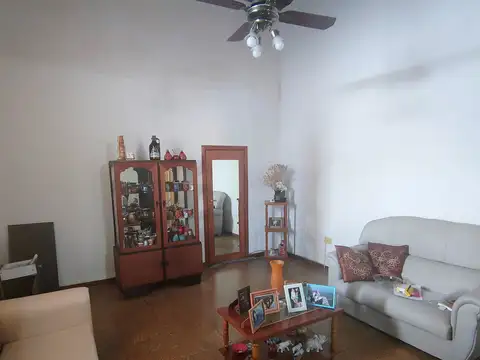 Casa en Alquiler con 1 cochera