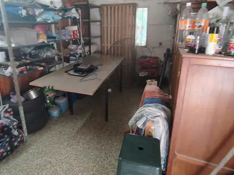 ALQUILO CASA CON COCHERA