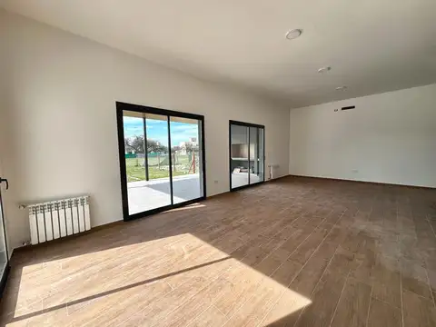 Casa 4 ambientes con 2 baños