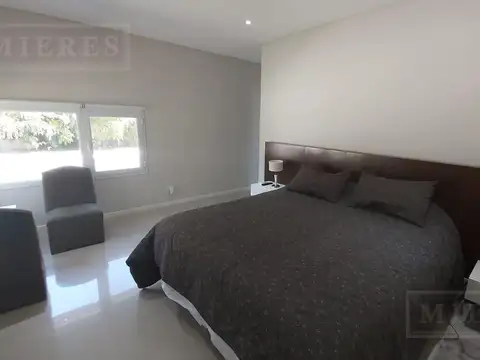 Casa en Alquiler Temporal con 4 cocheras