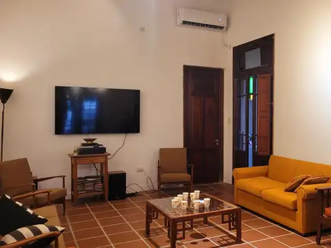 CASA 3 DORMITORIOS CON AMPLIO JARDIN / ZONA NORTE