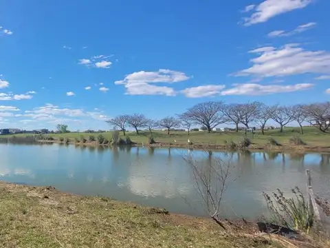 Venta Lote a La Laguna y Al Golf en El Canton Islas Escobar