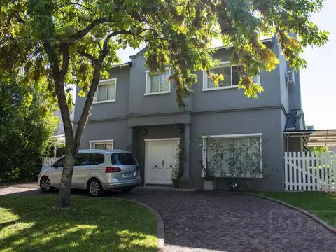 Muy linda casa en alquiler anual en Santa Maria de los Olivos