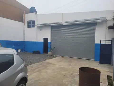Importante Galpón en esquina, Villa Elvira