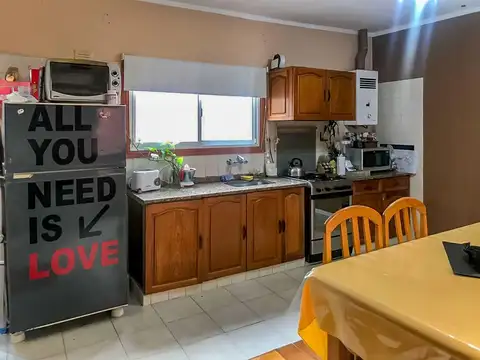 Casa de pasillo unica de 2 dormitorios - Azcuenaga, Rosario