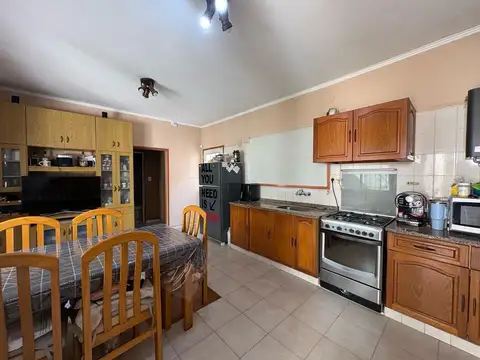 Casa de pasillo unica de 2 dormitorios - Azcuenaga, Rosario