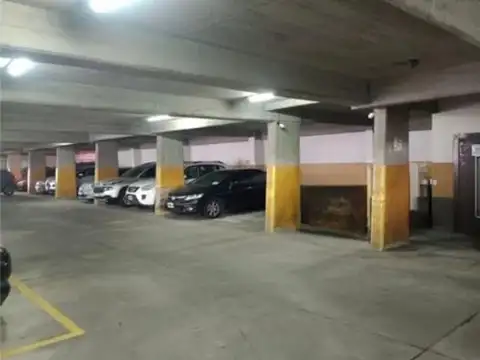 COCHERA EN VENTA! SEGURIDAD 24/7 SOBRE AVENIDA