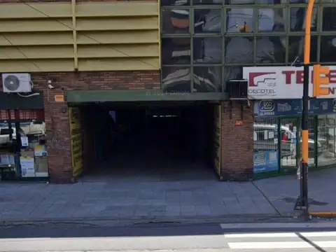 COCHERA EN VENTA! SEGURIDAD 24/7 SOBRE AVENIDA