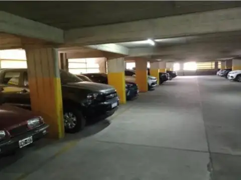COCHERA EN VENTA! SEGURIDAD 24/7 SOBRE AVENIDA