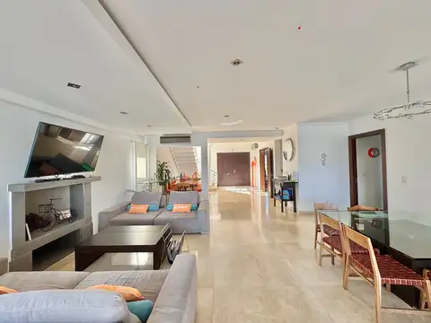 Casa al lago en venta en Los Alisos, Nordelta