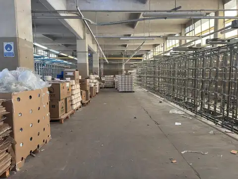 Galpón de 3000 m2 en venta o alquiler en Villa Lynch
