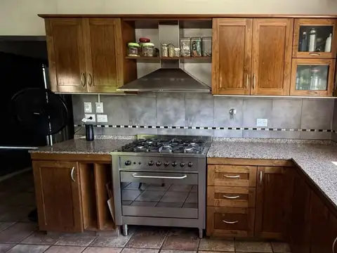 Casa 5 ambientes con 3 baños