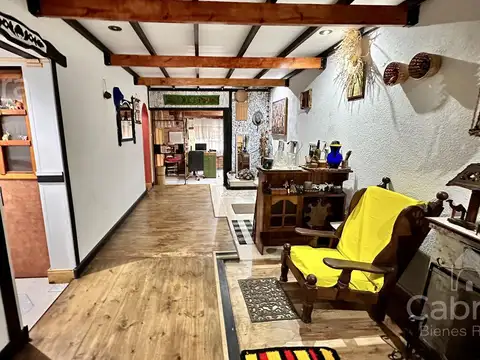 Casa 6 ambientes con 2 baños