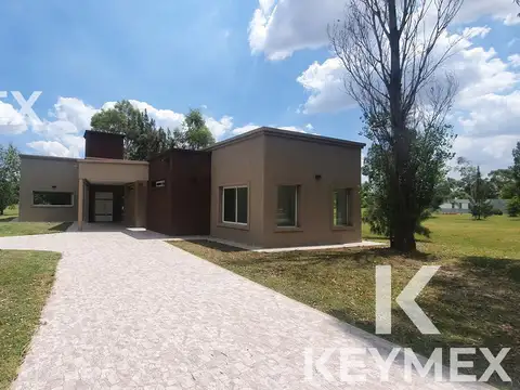 Casa 4 ambientes con 2 baños