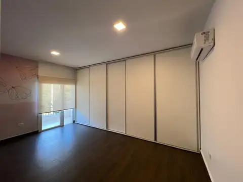 Casa 6 ambientes con 4 baños