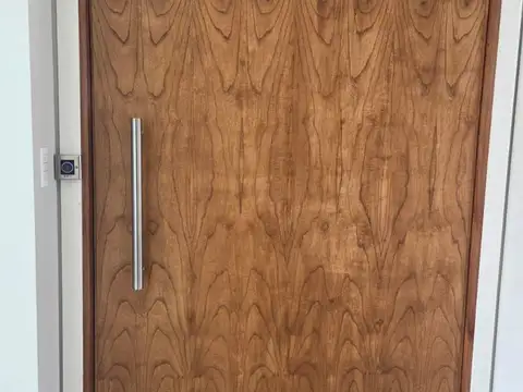 Oficina en Alquiler con 1 cochera