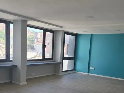 Moderna, funcional y elegante oficina en alquiler.