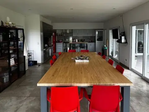 Casa 6 ambientes con 3 baños