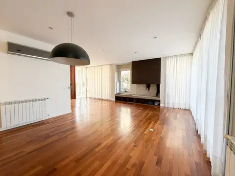 Casa 5 ambientes con 4 baños