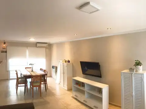 Casa en Alquiler con 1 cochera
