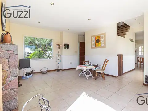 Casa 4 ambientes con 2 baños