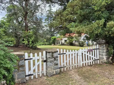 Venta 2 casas con gran Terreno en Valle Hermoso