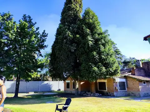 Casa en Venta con 4 cocheras