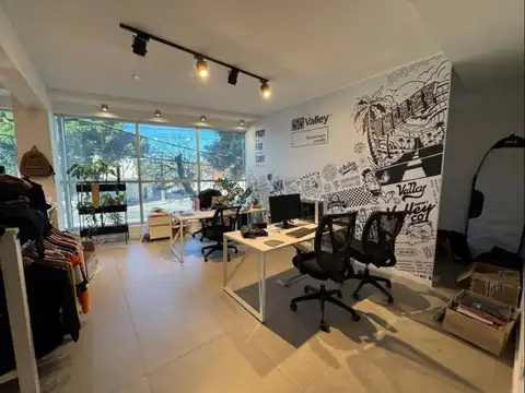 LOCAL EN VENTA LUMINOSO EN PRIMER PISO