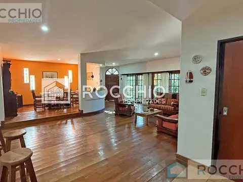 Casa en Venta con 2 cocheras