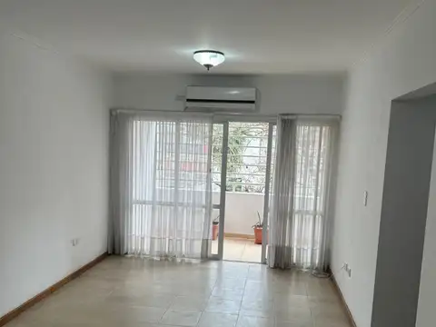BROWN 100, Piso 1