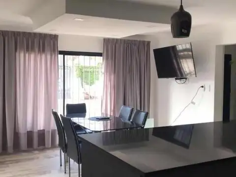 Casa 5 ambientes con 3 baños