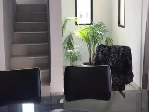 Casa en Venta - 4 Dormitorios 4 Baños - 800 mts2 - Ezeiza, Buenos Aires