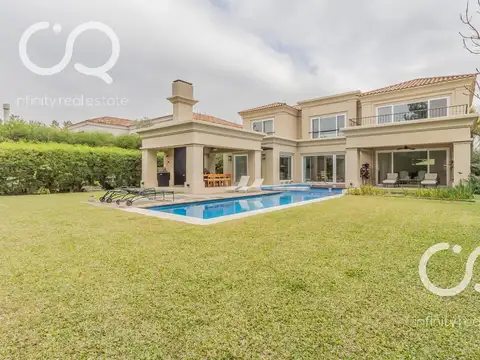 Casa 6 ambientes con 4 baños