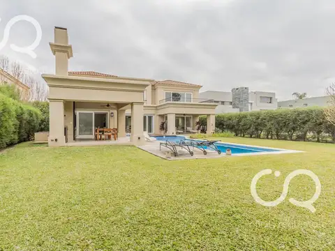 Casa en Venta con 2 cocheras
