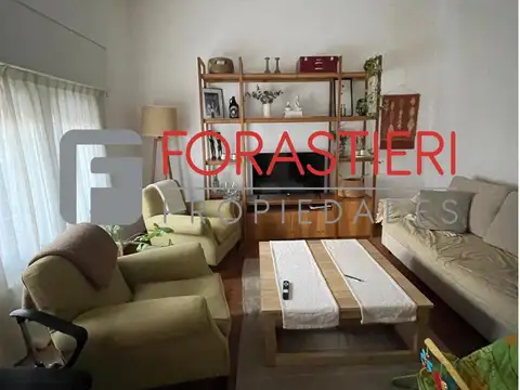 Casa en Alquiler con 1 cochera