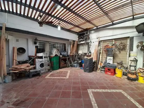 Casa 6 ambientes con 2 baños