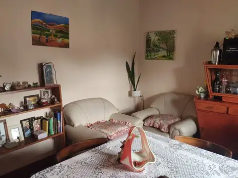 Casa 5 ambientes con 1 baño