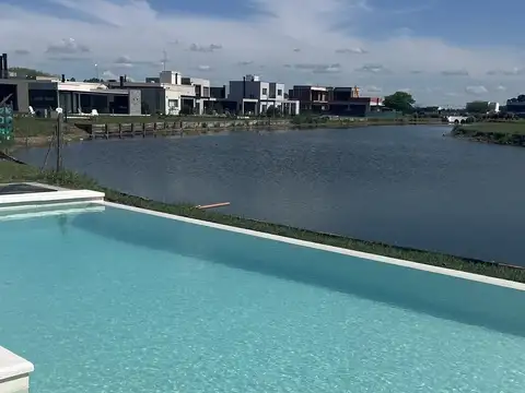 VENTA CASA 5 AMBIENTES A LA LAGUNA EN BARRIO LA ALAMEDA, CANNING