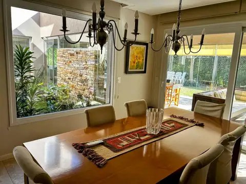 Casa en Venta con 4 cocheras