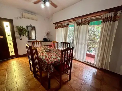 Casa 7 ambientes con 2 baños