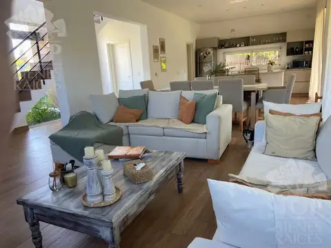 Casa 5 ambientes con 2 baños