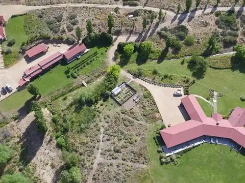 Estancia sobre Rio Pichileufu