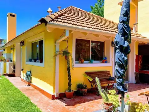 Casa en Venta con 3 cocheras