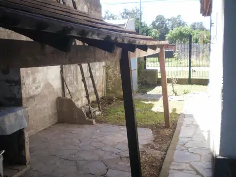 Casa 3 Ambientes en El Barrio El Jardin