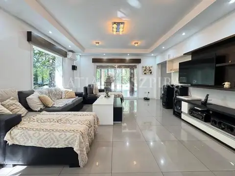Casa 6 ambientes con 4 baños