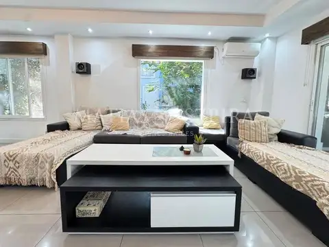 Casa en Venta con 3 cocheras